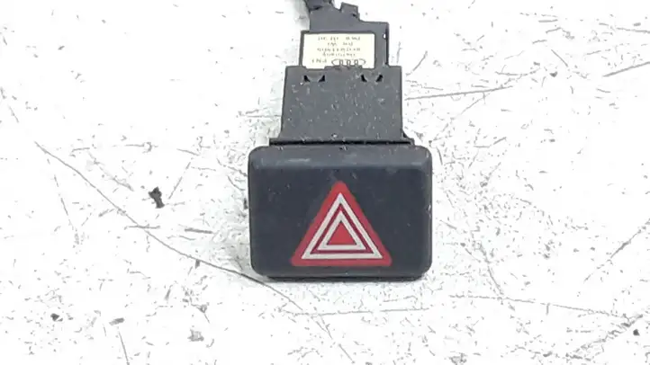 Audi A4 (2000 - 2006)  8E0941509 Включатель аварийных фонарей