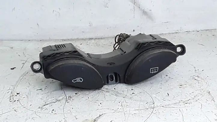 Ford Focus (1998 - 2004) 98ag18c621ag Кнопка обогрева стекла — фото 1