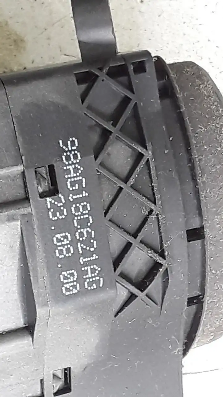 Ford Focus (1998 - 2004) 98ag18c621ag Кнопка обогрева стекла — фото 3