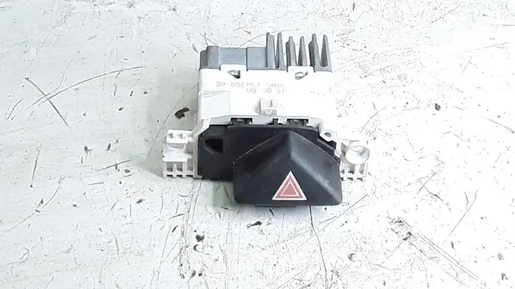 Ford Focus (1998 - 2004) 98ag13a350ae Включатель аварийных фонарей — фото 2