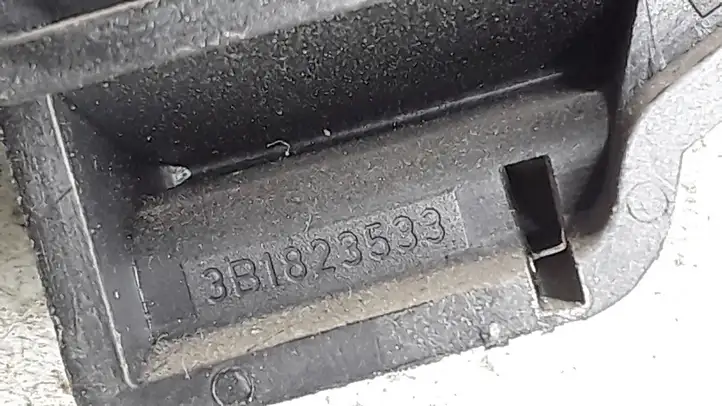 Volkswagen PASSAT B5 (1997 - 2000) 3B1823533 Ручка открытия капота — фото 2
