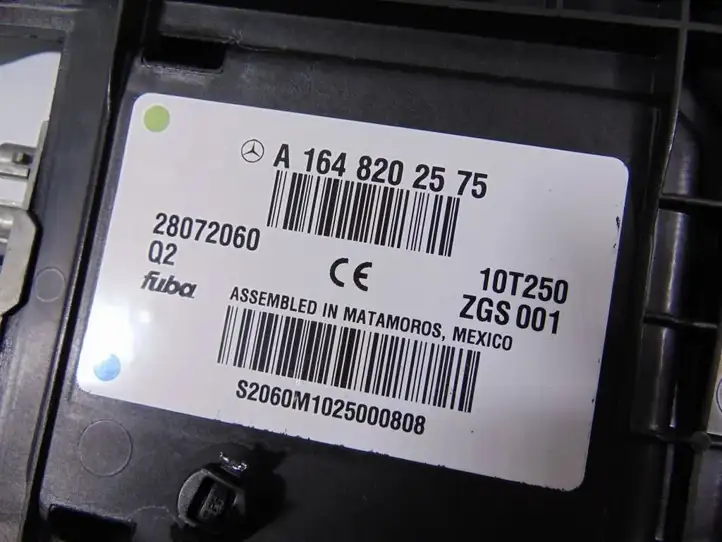 Mercedes-Benz ML W164 (2005 - 2011) A1648202575 Усилитель антенны — фото 4