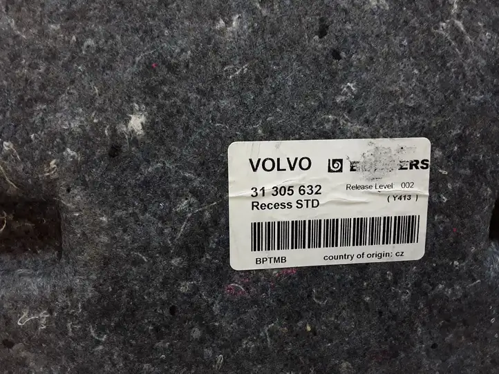 Volvo XC60 (2008 - 2013) Обшивка ниши запасного колеса — фото 3