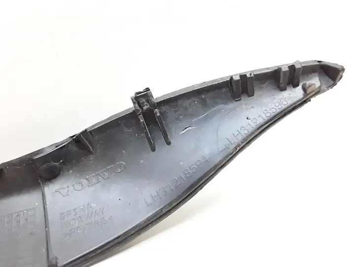 Volvo V70 (2007 - 2013) 31218594 Накладка стоек лобового стекла — фото 3