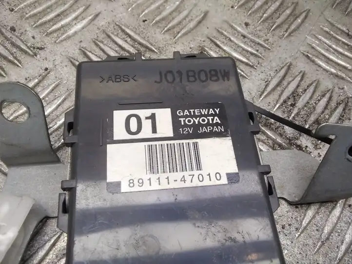 Toyota Prius (XW10) (1997 - 2003) 8911147010 Модуль Gateway — фото 3