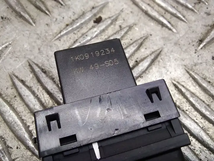 Volkswagen Golf V (2003 - 2009)  1K0919234 Включатель надувной подушки для пассажира