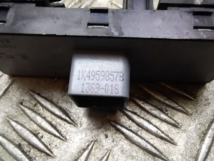 Volkswagen Touran I (2003 - 2010) 1K4959857B Блок кнопок стеклоподъемников — фото 2