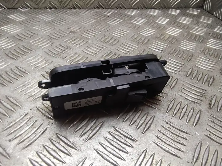 Volvo C30 (2007 - 2010) 31295124AA Кнопка стеклоподъемников — фото 4