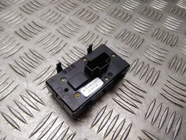 Ford Mondeo Mk III (2000 - 2007) 1S7T14A132BE Блок кнопок стеклоподъемников — фото 3