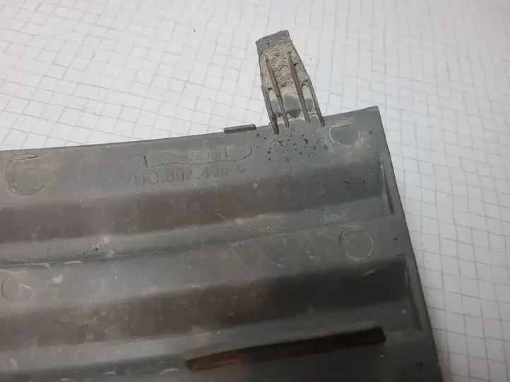 Volkswagen Transporter-Caravelle (2003 - 2009)  7H0807490C Декоративная решётка противотуманной фары