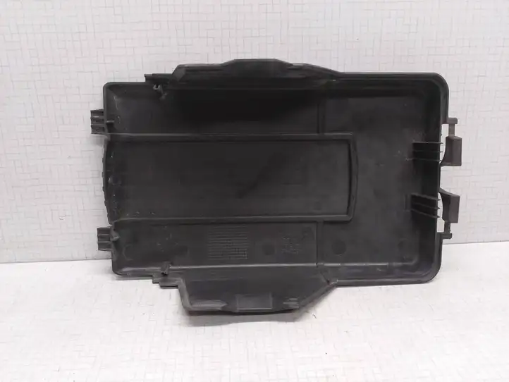 Volkswagen Golf V (2003 - 2009) 1K0915443C Крышка ящика аккумулятора — фото 2