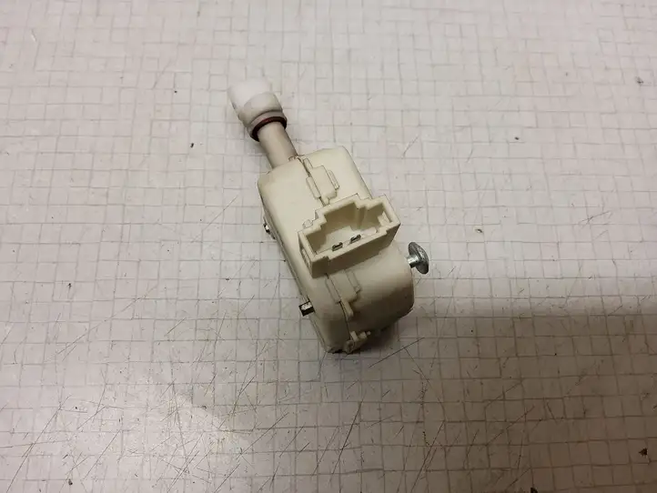 Volkswagen Bora (1998 - 2005)   Двигатель центрально замка