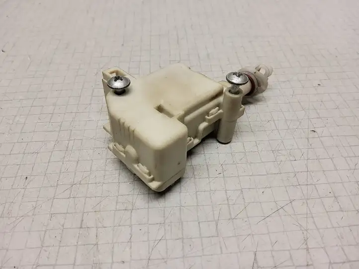 Volkswagen Bora (1998 - 2005)   Двигатель центрально замка