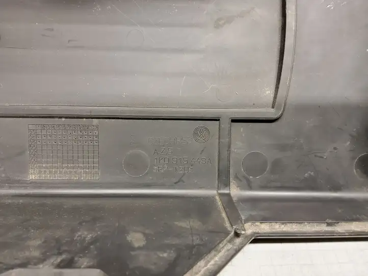 Volkswagen PASSAT B6 (2005 - 2010) 1K0915443A Крышка ящика аккумулятора — фото 4