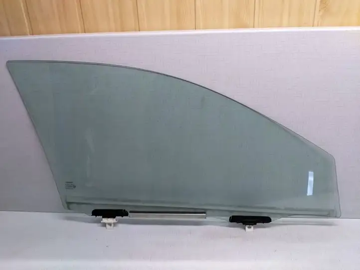 Toyota Corolla E120 E130 (2004 - 2007)  DOT24AS2M19 Основное стекло передних дверей (четырехдверного автомобиля)