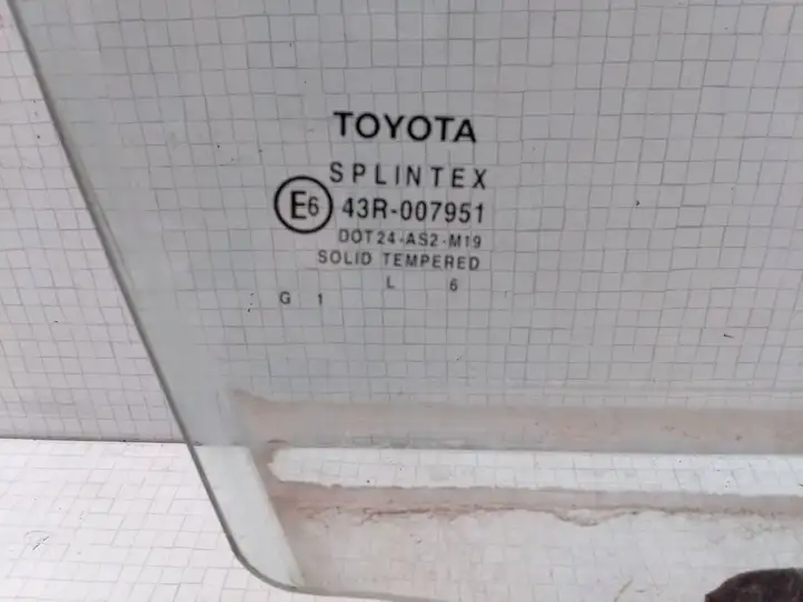 Toyota Corolla E120 E130 (2004 - 2007) DOT24AS2M19 Стекло передней двери — фото 2