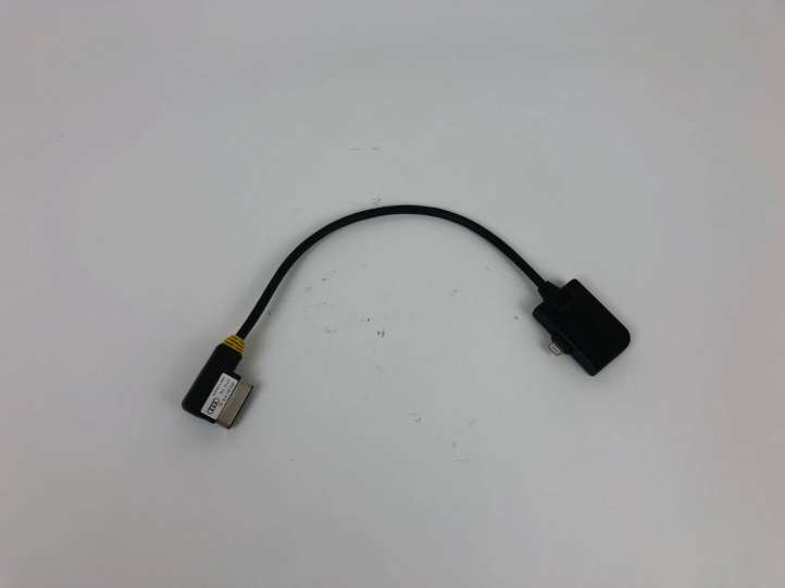 4F0051510AL Audi A6 S6 C7 4G USB jungtis