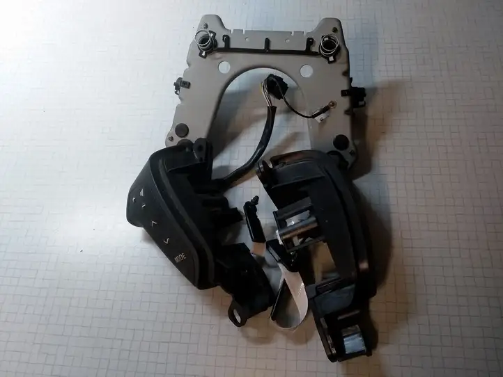 Toyota Avensis T250 (2003 - 2006) TRW1555DE Кнопки на рулевом колесе — фото 1