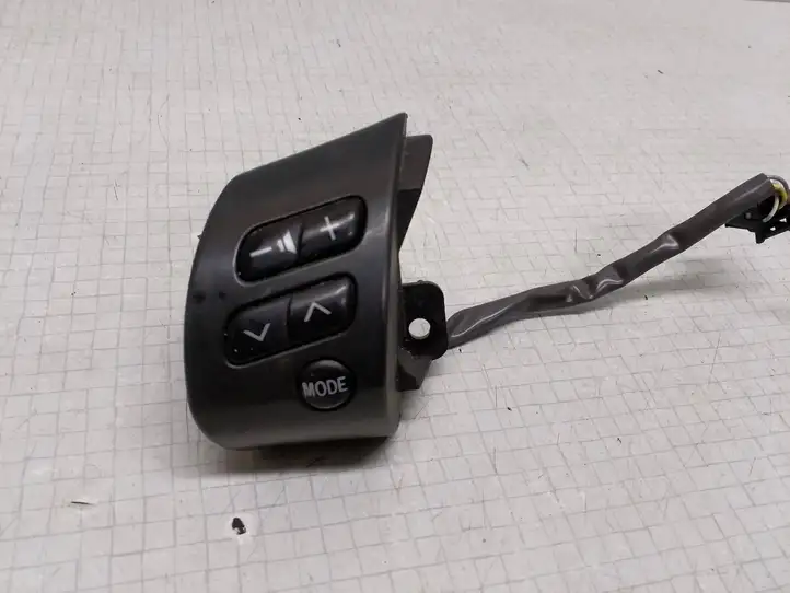 Toyota Corolla E120 E130 (2004 - 2007) Кнопки на рулевом колесе — фото 1