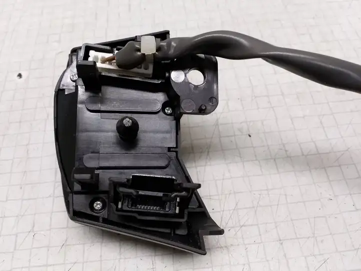 Toyota Corolla E120 E130 (2004 - 2007) Кнопки на рулевом колесе — фото 3