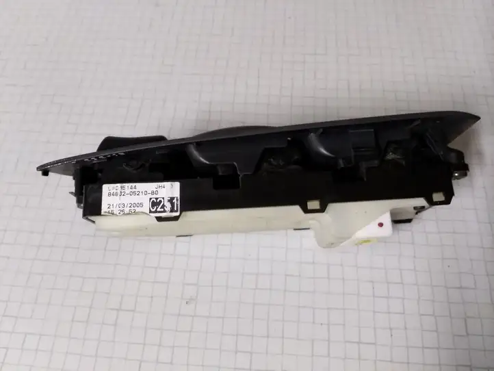 Toyota Avensis T250 (2003 - 2006) 37168A62A05 Блок кнопок стеклоподъемников — фото 2