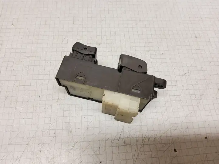 Nissan Almera N16 (2000 - 2010) Кнопка стеклоподъемников — фото 2