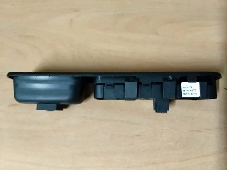 Peugeot 307 (2005 - 2008) 96351625XT Блок кнопок стеклоподъемников — фото 2