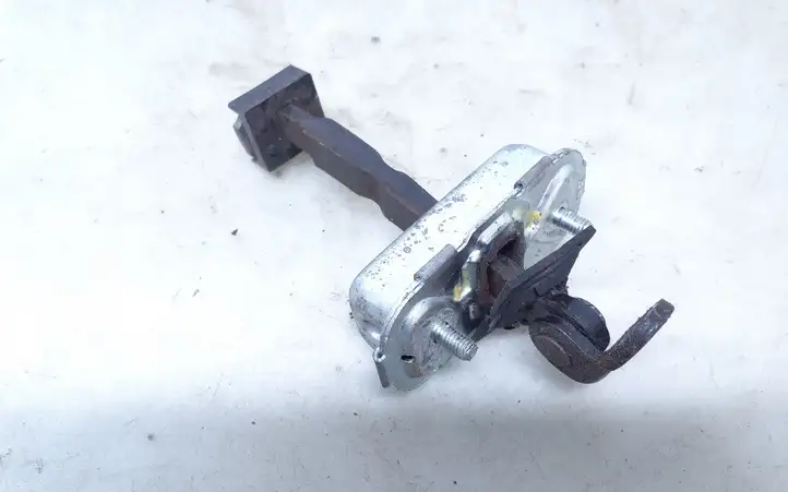 SsangYong Rexton (2007 - 2012)   Ограничитель открывания задней двери