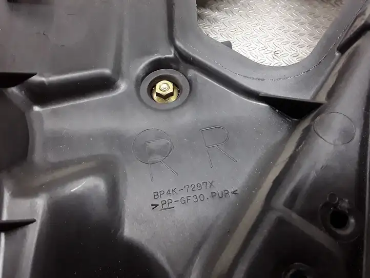 Mazda 3 I (2003 - 2006) BP4K7297X Механический стеклоподъемник задней двери — фото 3