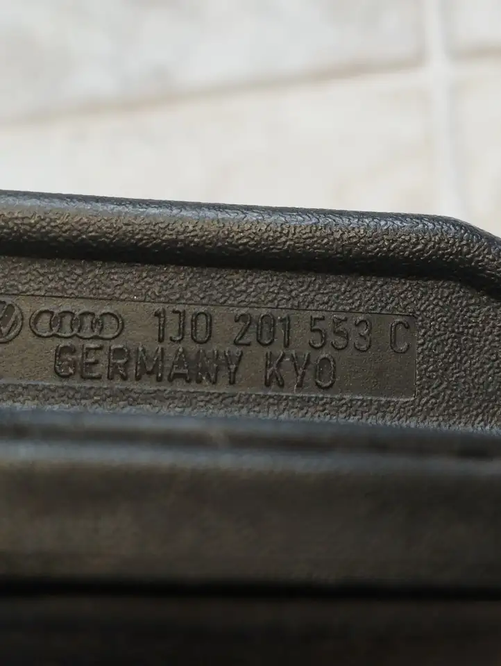 Audi A6 S6 C5 4B (1997 - 2001) 1J0201553C Крышка топливного бака — фото 2
