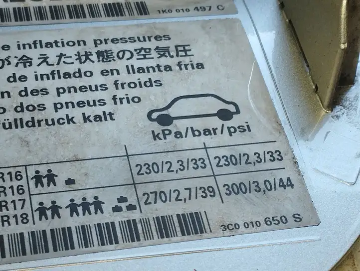 Volkswagen PASSAT B6 (2005 - 2010) 3C0010650S Крышка топливного бака — фото 4