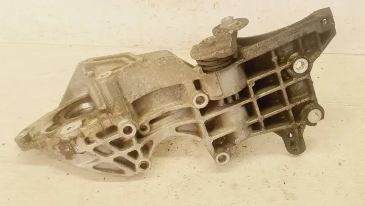 Volkswagen Polo V 6R (2009 - 2015) 03L903143Q Кронштейн топливного насоса — фото 2