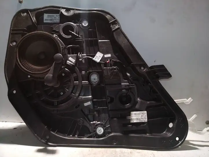 Kia Ceed (2012 - 2015) 83470A2030 Механический стеклоподъемник задней двери — фото 1