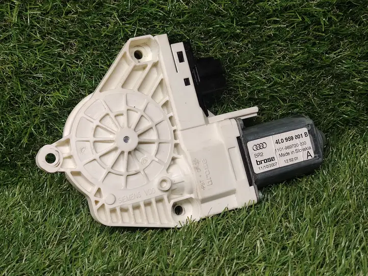 Audi Q7 4L (2005 - 2009) 4L0959801B Механический стеклоподъемник задней двери — фото 1