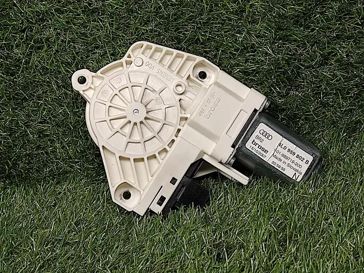 Audi Q7 4L (2005 - 2009) 4L0959802B Механический стеклоподъемник задней двери — фото 1