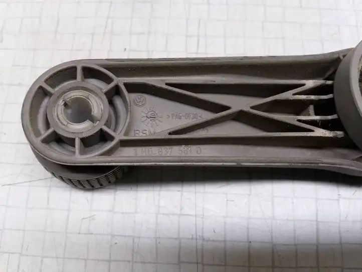 Volkswagen Transporter-Caravelle (1990 - 2003)  1H0837581D Ручка для открытия окна