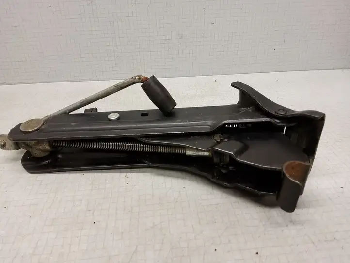 Volvo S60 (2000 - 2004) 8679368 Домкрат — фото 4