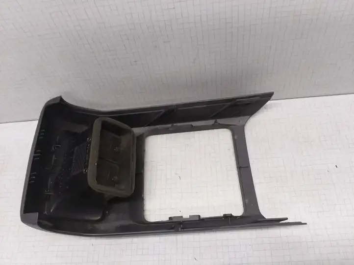 Volkswagen Golf V (2003 - 2009) 1K0864298B Центральный воздушный дефлектор — фото 3