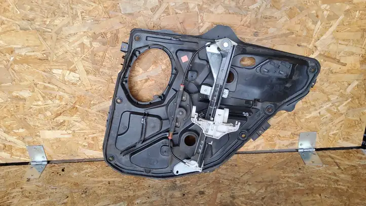 Ford Fiesta (2000 - 2005) 2S61A27001AH Механический стеклоподъемник задней двери — фото 2