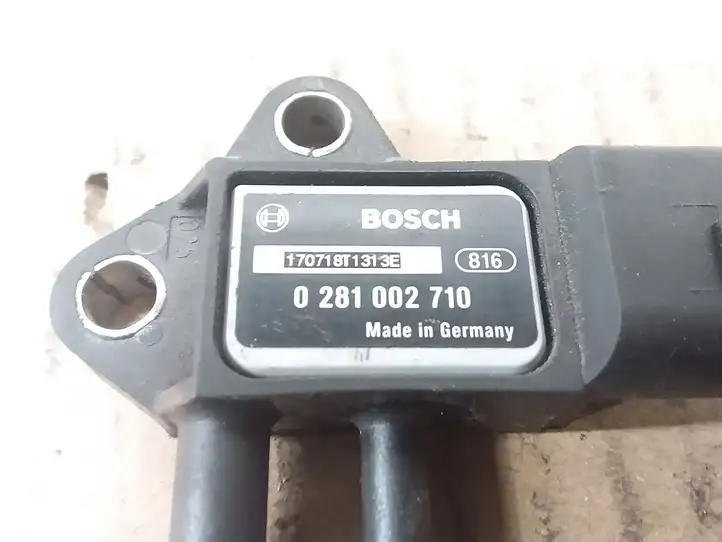 Audi A6 S6 C6 4F (2004 - 2008) 0281002710 Датчик давления выхлопных газов — фото 2