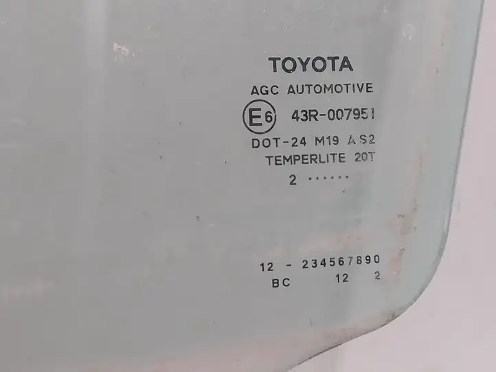 Toyota Auris 150 (2006 - 2012) 43R007951 Стекло передней двери — фото 2