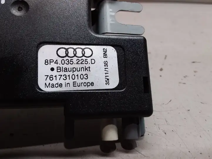 Audi A3/S3 8V (2012 - 2016) 8P4035225D Усилитель антенны — фото 2