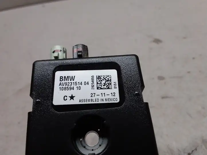 BMW 3 F30 F35 F31 (2012 - 2018) 10859410 Усилитель антенны — фото 2