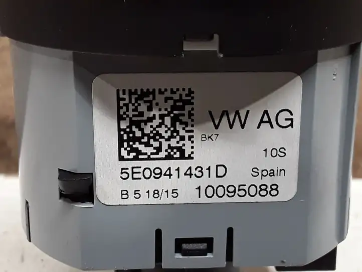 Skoda Octavia Mk3 (5E) (2013 - 2019) 5E0941431D Включатель фонарей — фото 3