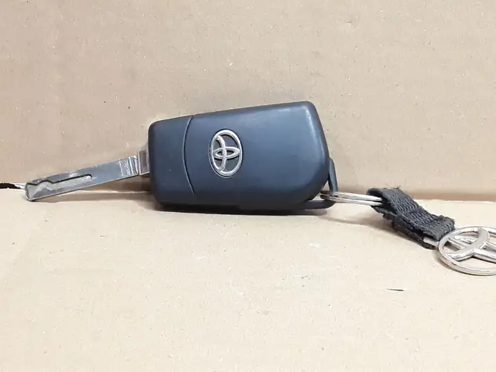 Toyota Yaris (2019 - ) A03TAA Ключ зажигания — фото 2