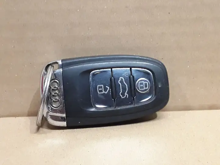 Audi A5 (2007 - 2011)  8T0959754D Ключ / карточка зажигания