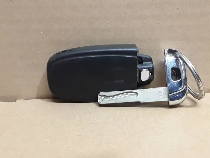 Audi A5 (2007 - 2011)  8T0959754D Ключ / карточка зажигания