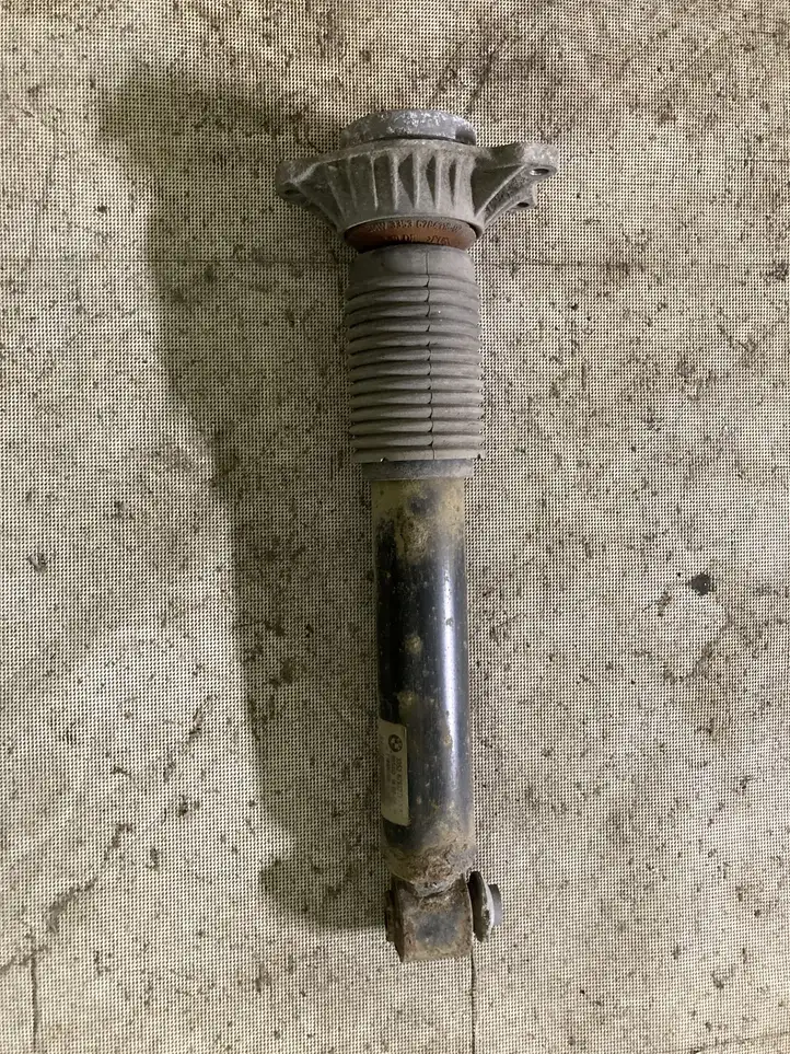 BMW 5 F10 F11 (2009 - 2016)  6797771 Задний амортизатор с пружиной