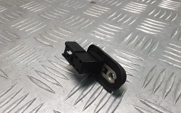 Citroen C-Crosser (2007 - 2013)   Датчик открывания задней двери (на крыле)