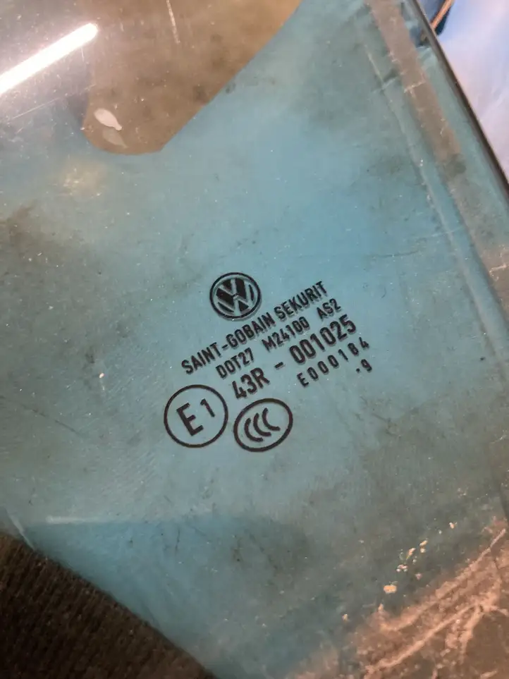 Volkswagen Golf VI (2009 - 2013)   Основное стекло передних дверей (четырехдверного автомобиля)